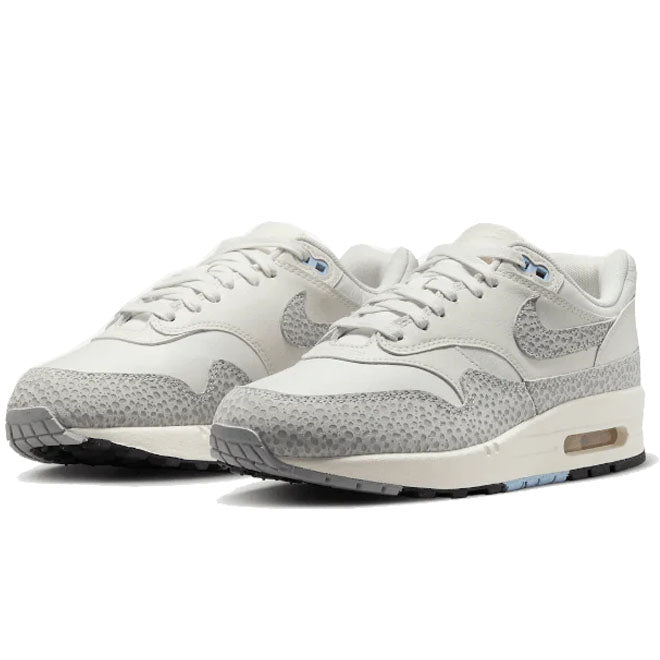 Nike Air Max 87 Safari Summit White Phantom zijkant met premium suede en Safari print