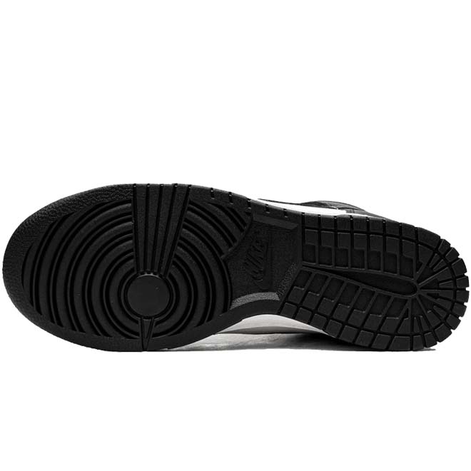 Nike Dunk High Black White Panda zool met grip patroon en zwart wit detail