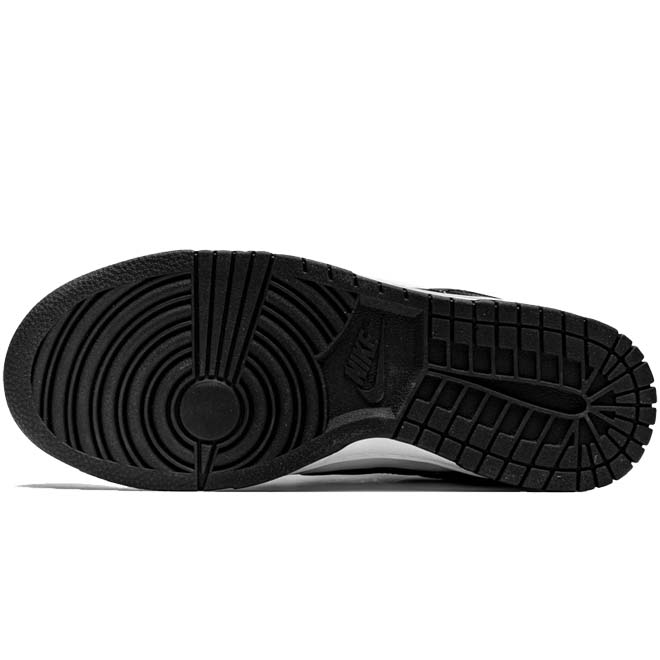 Nike Dunk Low Panda zool onderkant grip patroon detail