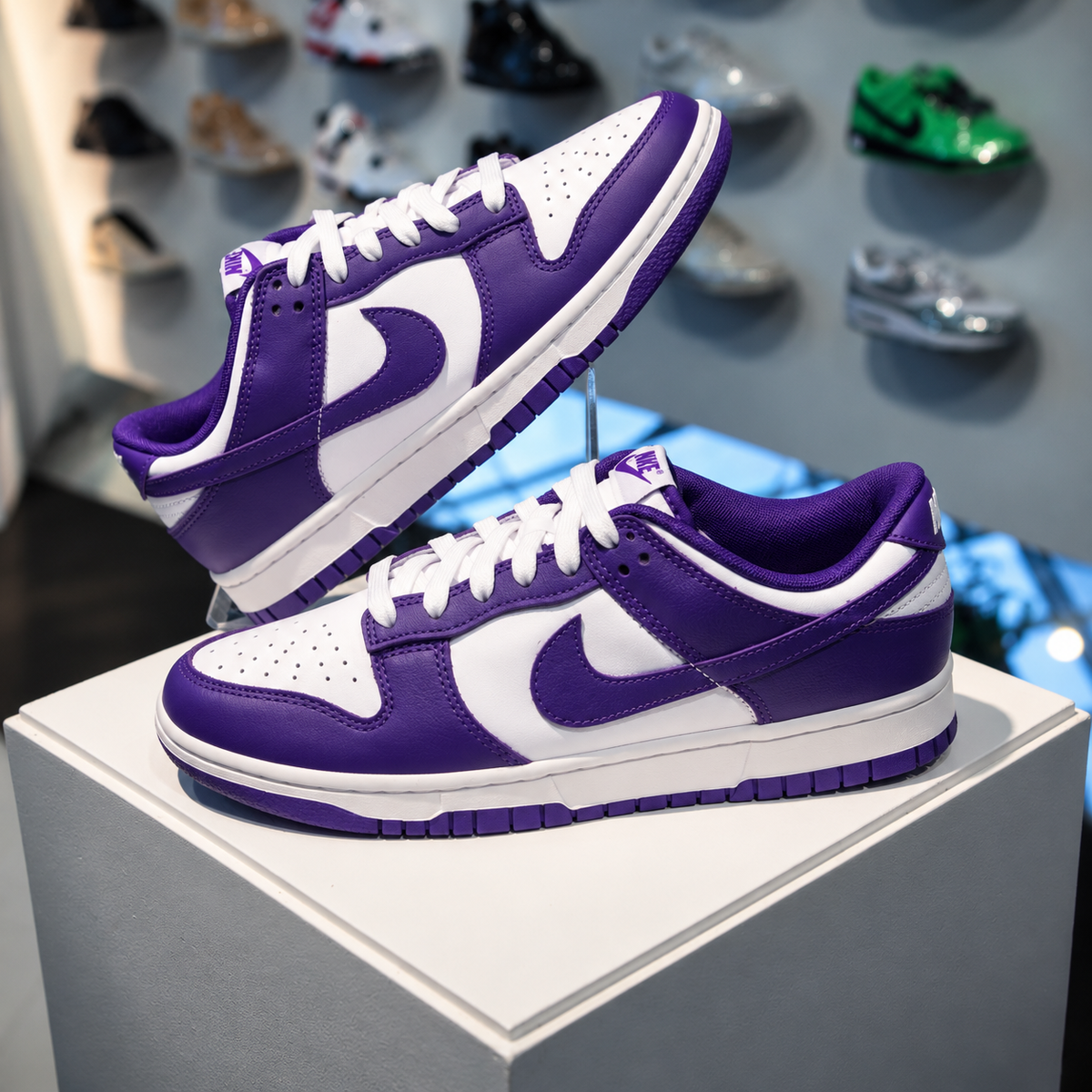 Nike Dunk Low Championship Court Purple in de winkel met echte kleuren en premium leren afwerking