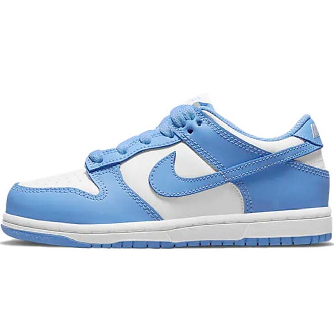 Nike Dunk Low UNC GS front view lichtblauwe witte sneaker