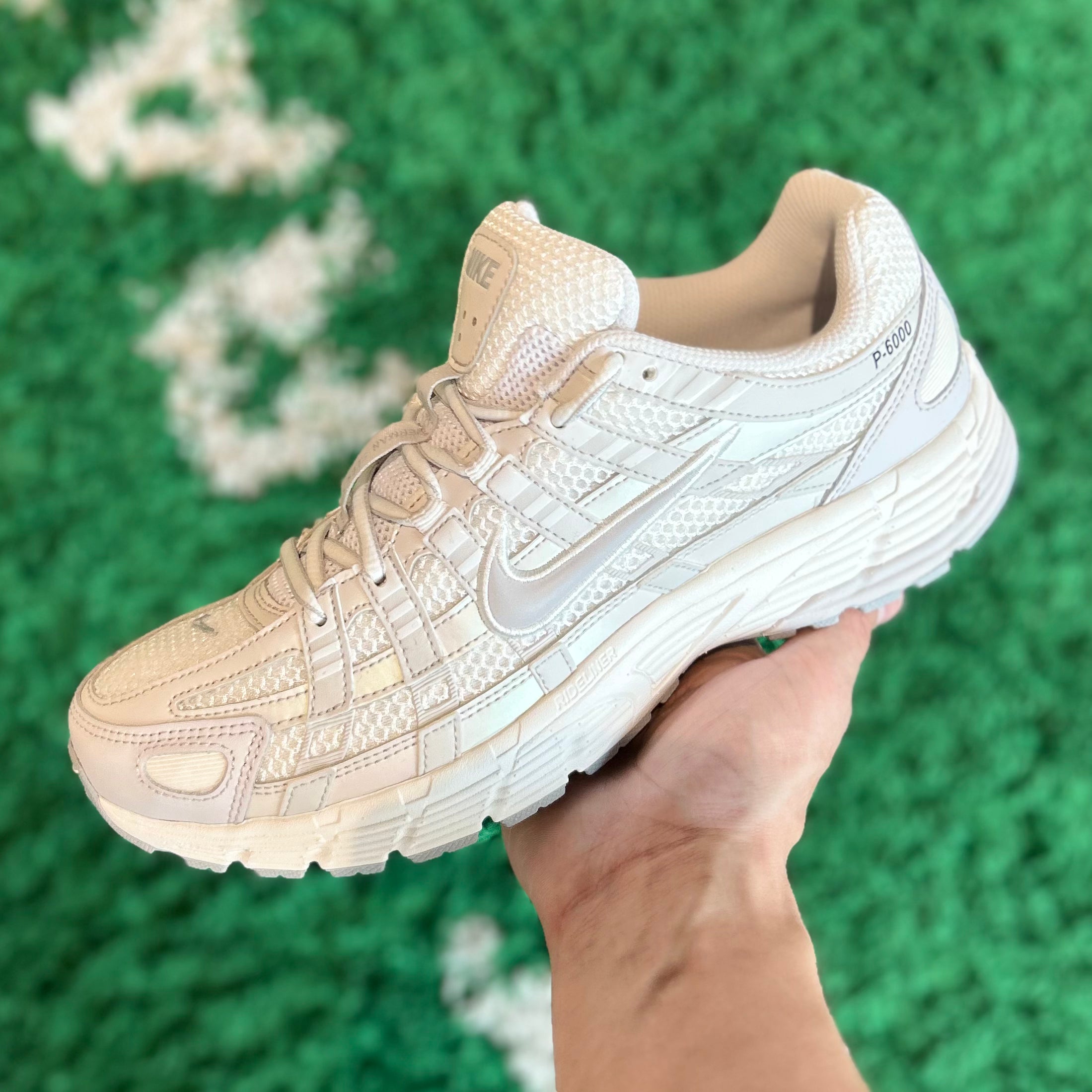 Nike P-6000 SE Summit White Vast Grey in de winkel met echte kleur en premium afwerking
