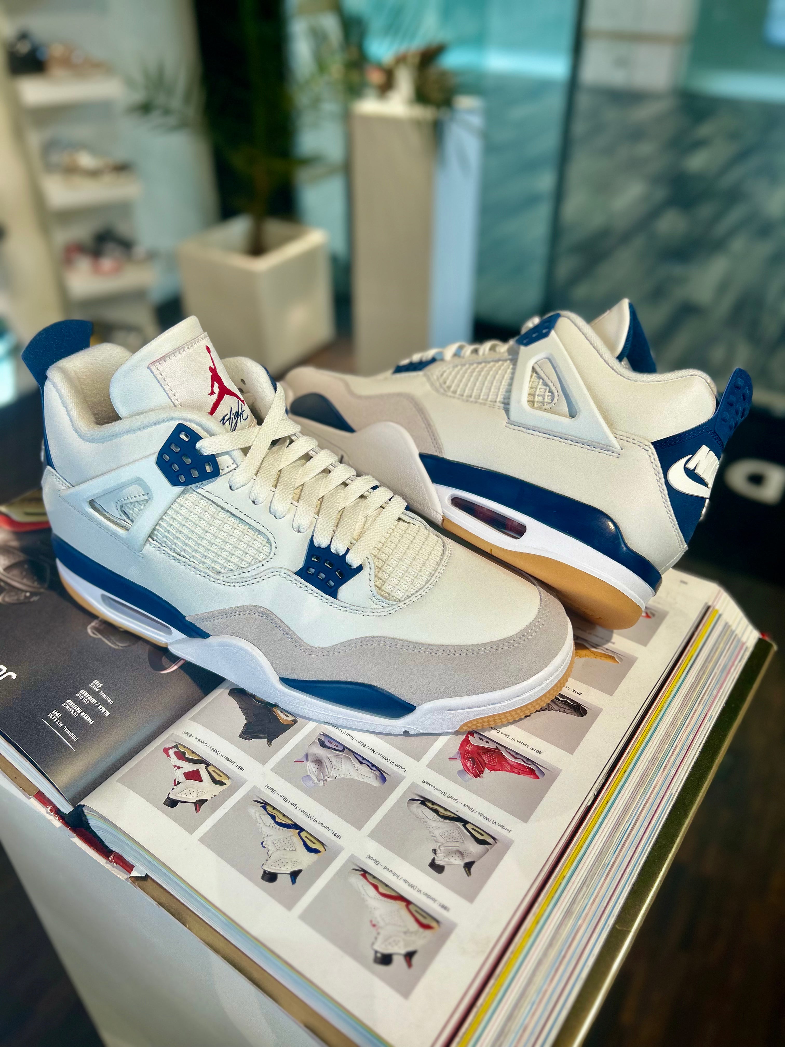 Nike SB x Air Jordan 4 Navy in store foto echte kleur en look