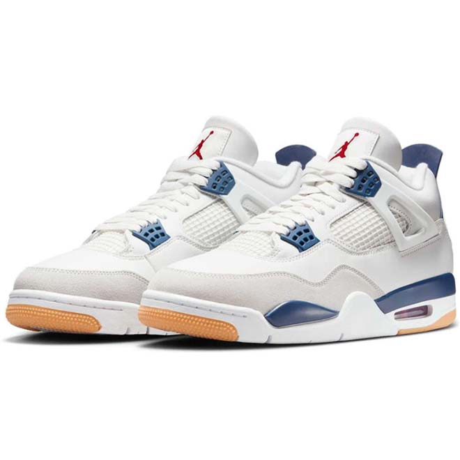 Nike SB x Air Jordan 4 Navy zijkant cage en skate design detail blauw