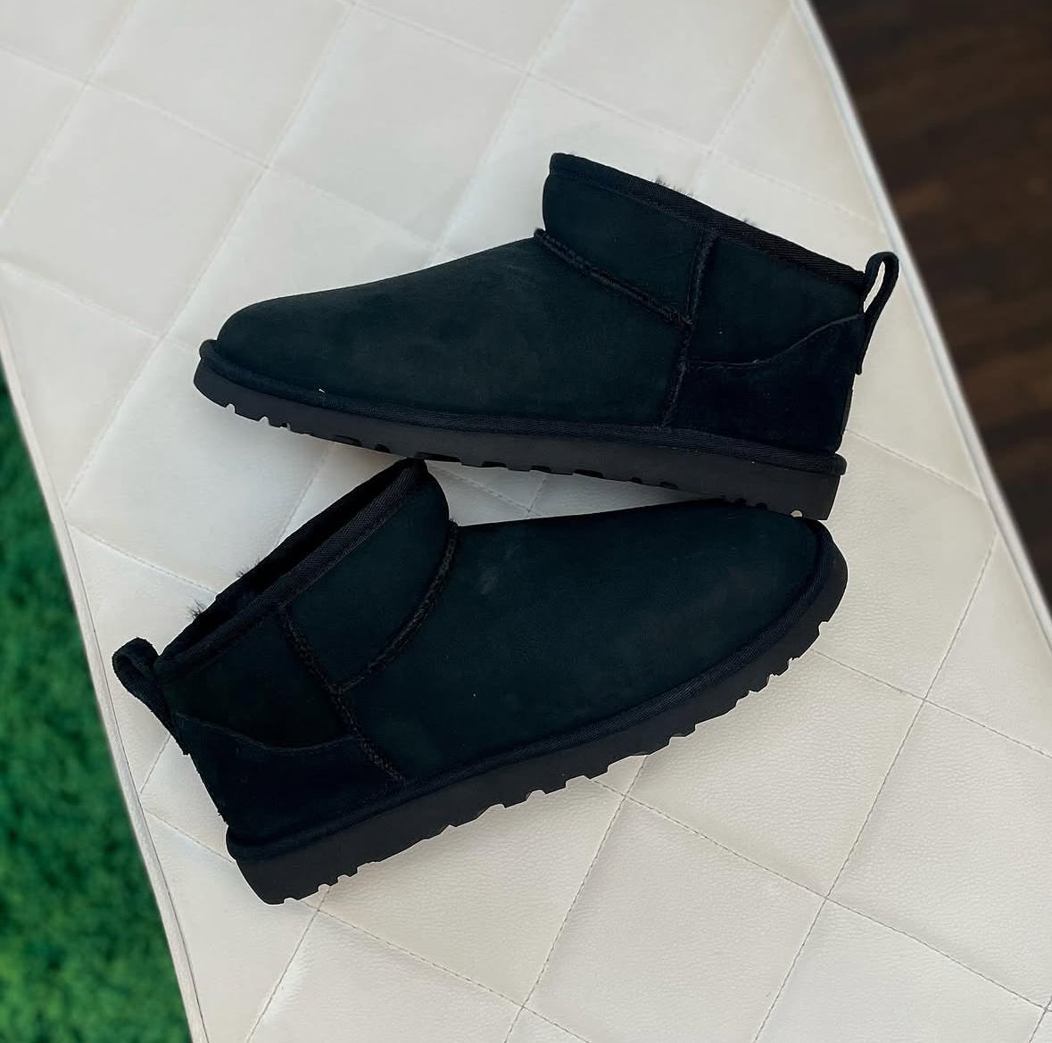 UGG Classic Ultra Mini Black in store foto echte kleur en look