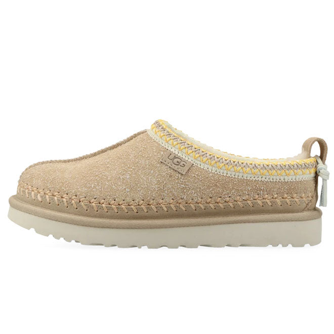 UGG W Tasman Biarritz Mustard Seed front view gele slipper met patroon en schapenwol