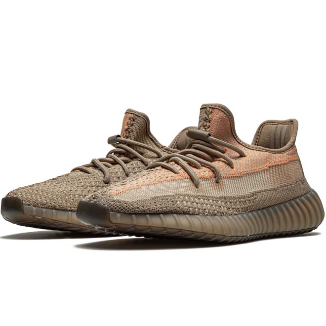 Yeezy Boost 350 V2 Sand Taupe sneaker zijkant