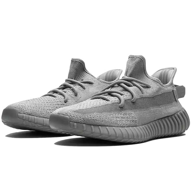 Adidas Yeezy Boost 350 V2 Steel Grey zijkant stripe en Boost zool detail grijs