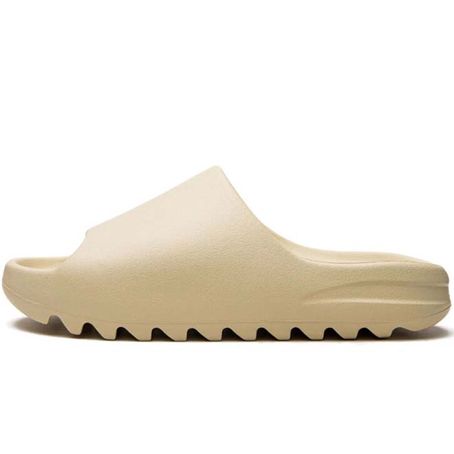 Adidas Yeezy Slide Bone front view beige slide comfortabele foam slipper