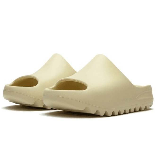 Adidas Yeezy Slide Bone Kids zijkant design en vorm detail