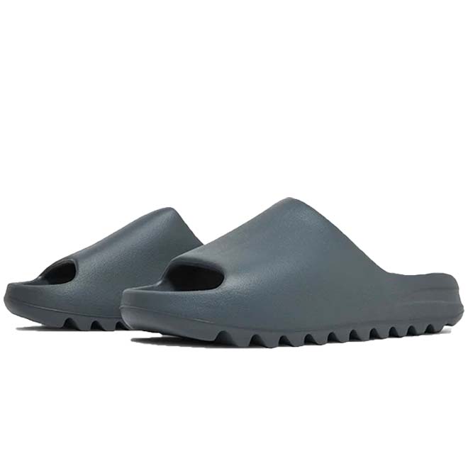 Adidas Yeezy Slide Slate Grey achterkant open hiel en comfort detail 2
