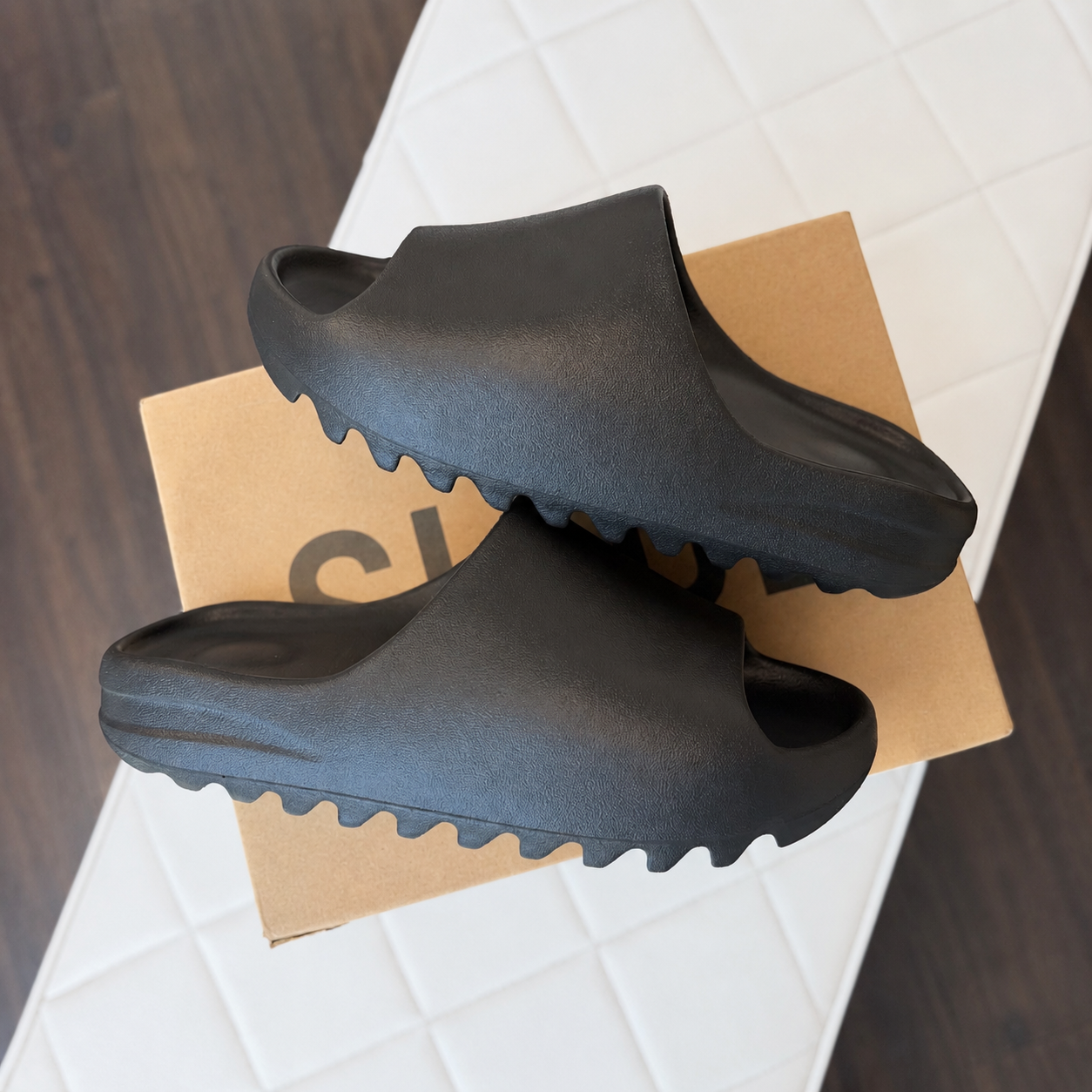 YZY YS-01 Black in de winkel met echte kleur en premium afwerking